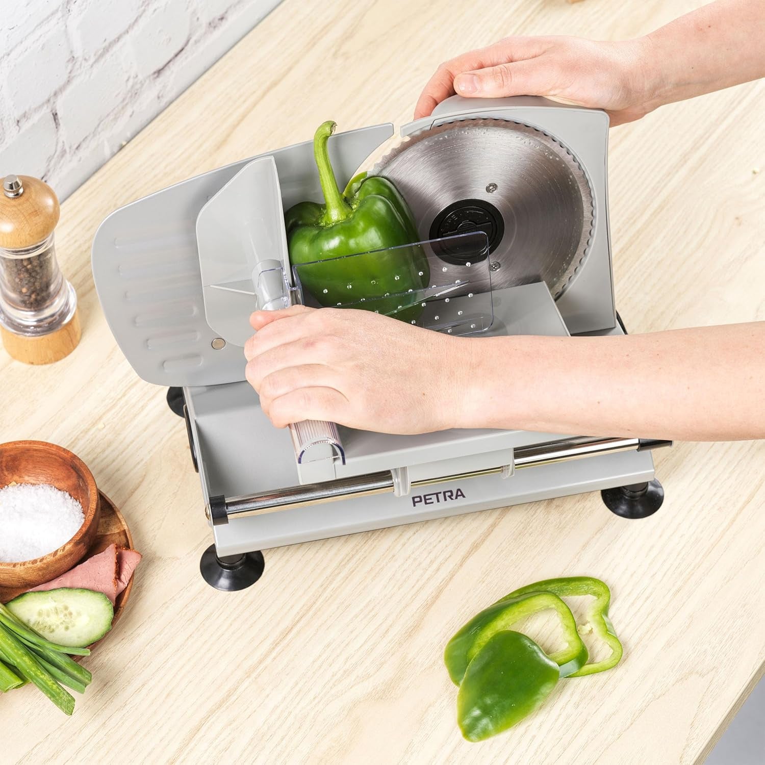 Petra PT4636VDE Multifunktionaler elektrischer Allesschneider, Schnittstärke 1–15 mm, 3 glatte Edelstahlklingen. Aktenvernichter und Schneidemaschinen Naty Shop