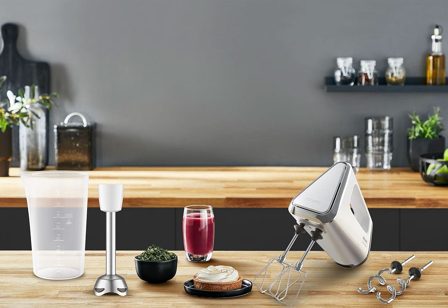 Krups GN9121 3 Mix 9000 Handmixer | 750 Watt | Geschwindigkeitsregler | Turbomodus | Auswurffunktion | Ergonomischer Griff inkl. Schneebesen, Knethaken, Pürierstab-Aufsatz, Messbecher | Weiß/Silber Naty Shop