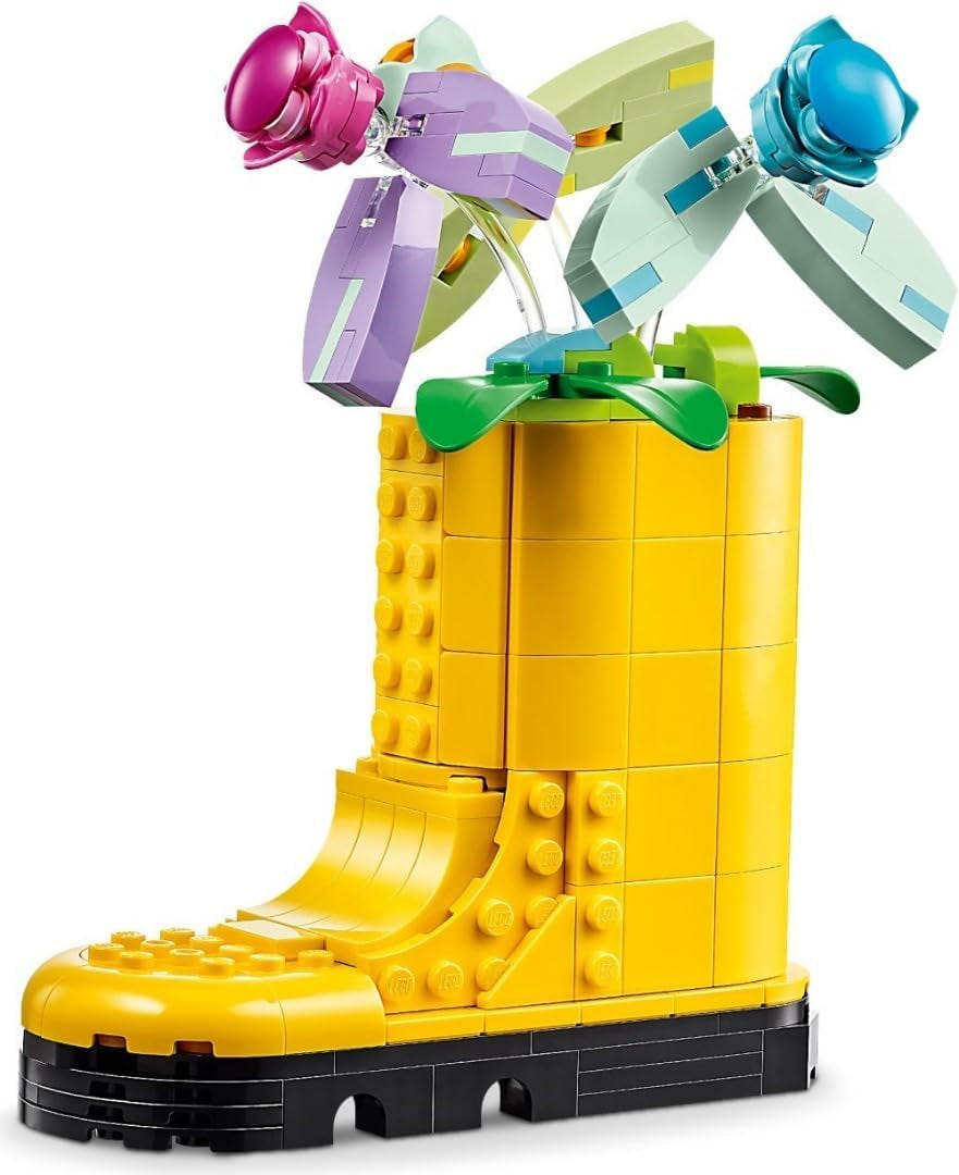 LEGO Creator 3-in-1-Spielzeug mit Blumen in der Gießkanne, Gummistiefel für 2 Vögel auf einer Stange, Tierset für Mädchen, Jungen und Kinder, mit 3 Schmetterlingsspielzeugen, tolles Schreibtischzubehör, Naturgeschenk 31149