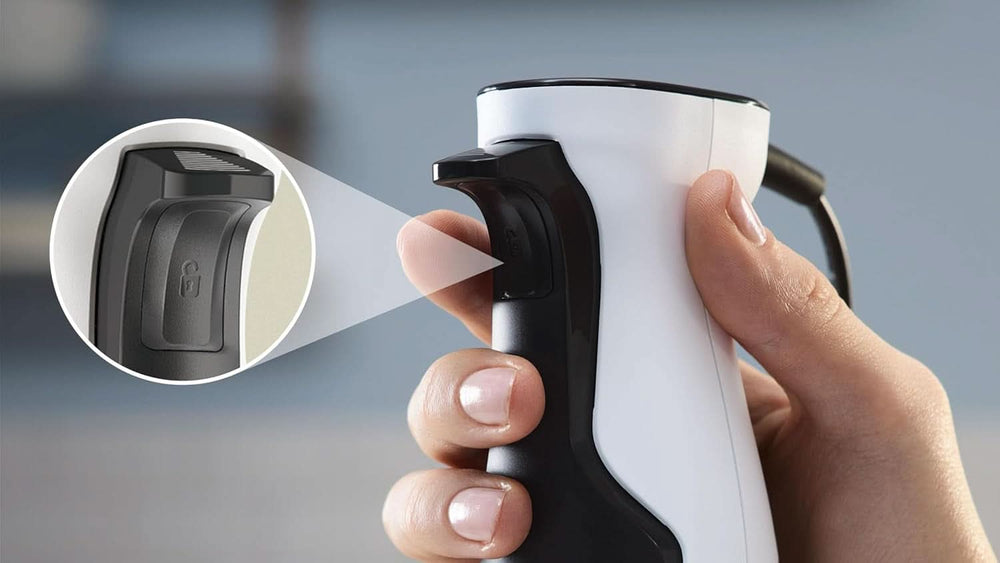 Bosch Stabmixer Ergomaster Serie 4 MSM4W220, Zerkleinerer, Einhändig Bedienbar, Edelstahl-Klingen, Verschleißfreie Keramik-Kupplung, Mixbecher, Quattroblade, Antisplash, Einschaltsperre, 600 W, Weiß Mama si Copilul Naty Shop