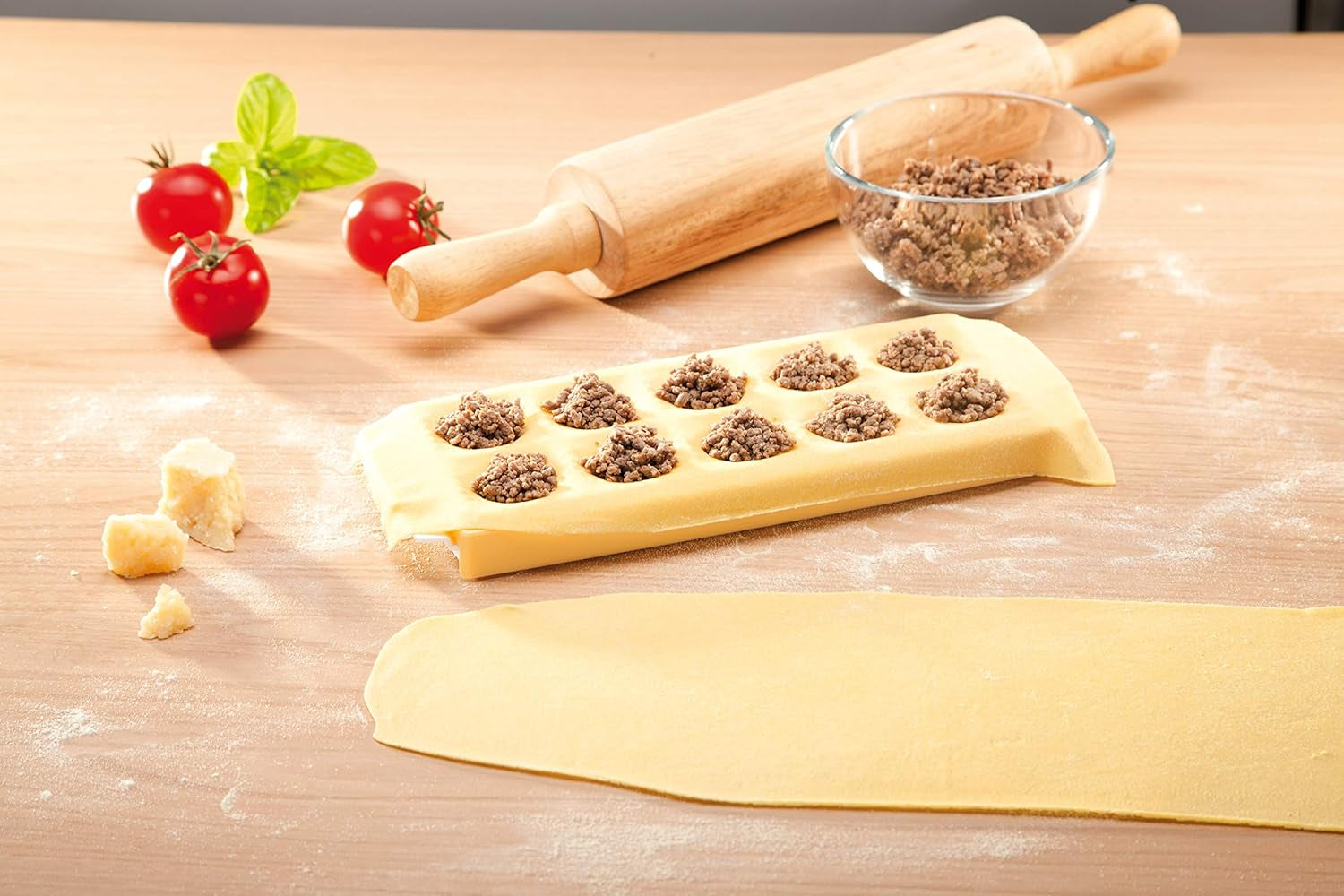Formă Tescoma pentru ravioli rotunde, suport pentru 10 bucăți.