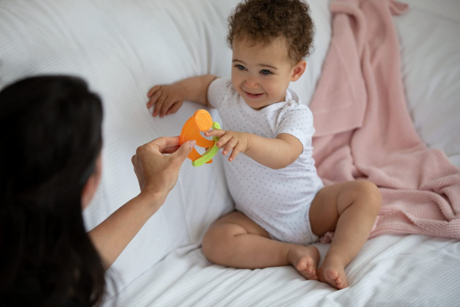 Inel de dentiție Chicco Fresh&Relax Maimuță sau Leneș, 4M+, umplut cu apă sterilă