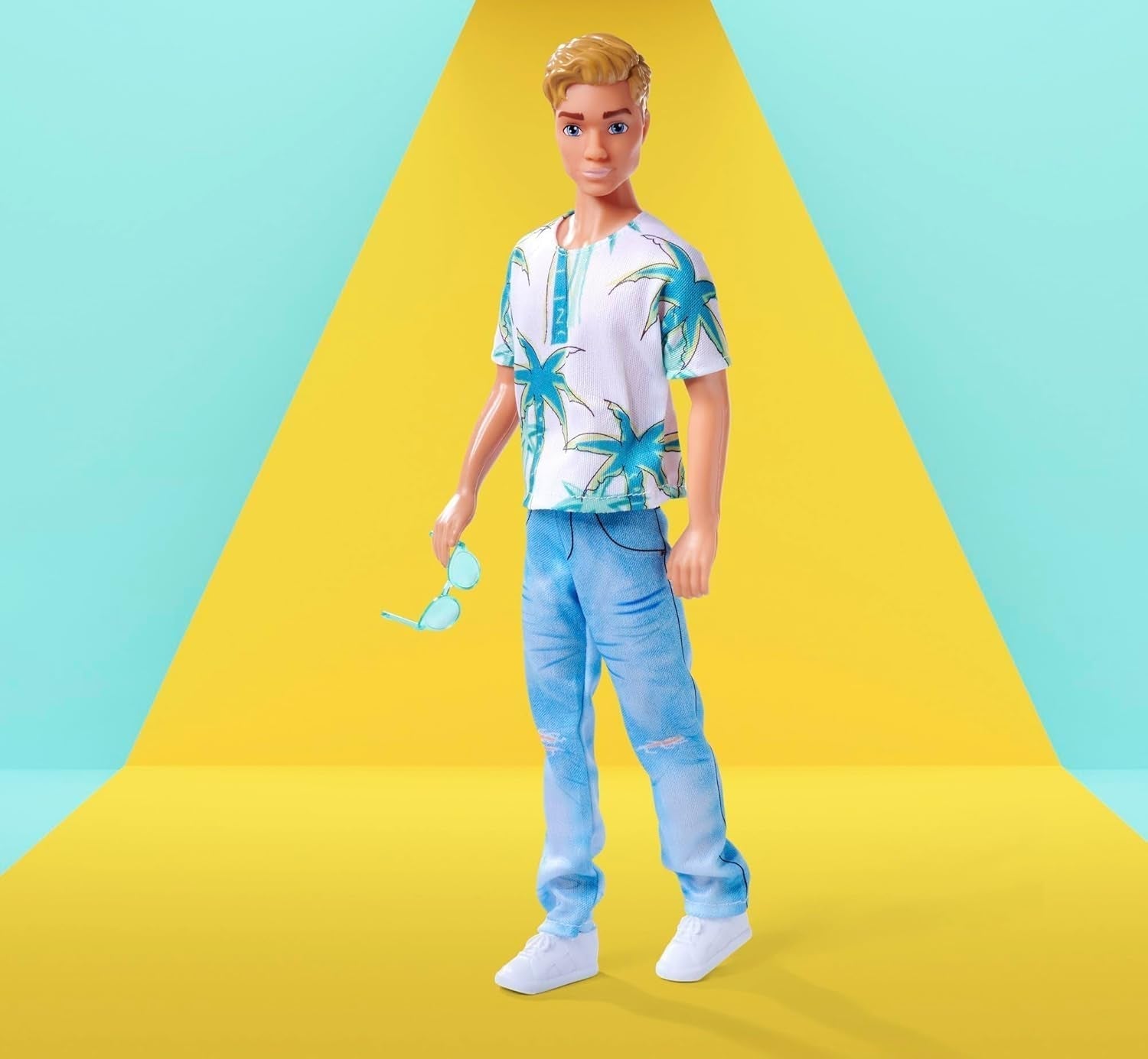 SIMBA 105733729 Steffi Love Kevin Spielpuppe trägt Palmen-Print-Top und coole Jeans inklusive Sonnenbrille 30 cm 3 Jahre alt Naty Shop Dolls