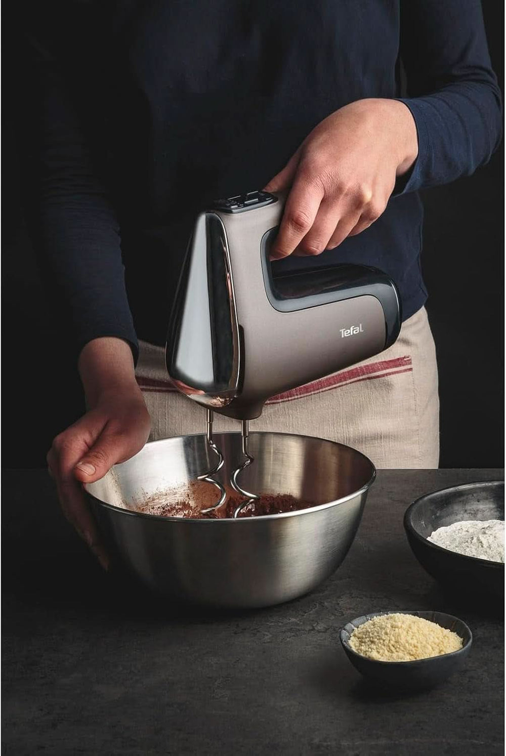 Tefal HT650E Power Mix Silence Handmixer | 600 Watt | Variabler Geschwindigkeitsregler | Turbo- und Auswurf-Funktion | Extremer Freizeitmotor | inkl. 2 Rührbesen und 2 Knethaken | Wheat Kitchen Naty Shop