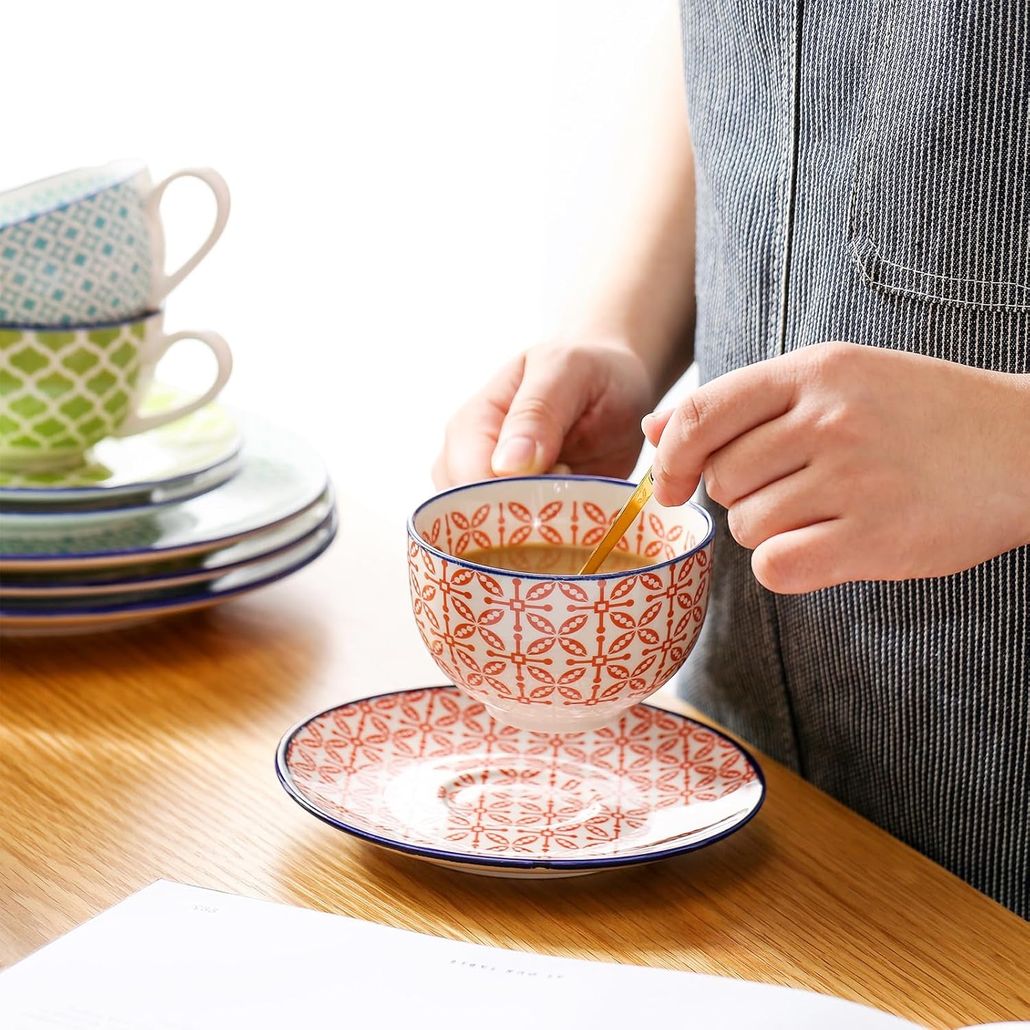 Set de cafea din porțelan, Vancasso Macaron, serviciu de cafea colorat cu 12 piese pentru 4-12 persoane, set de cești, include cești de cafea, farfurioare și farfurii de desert