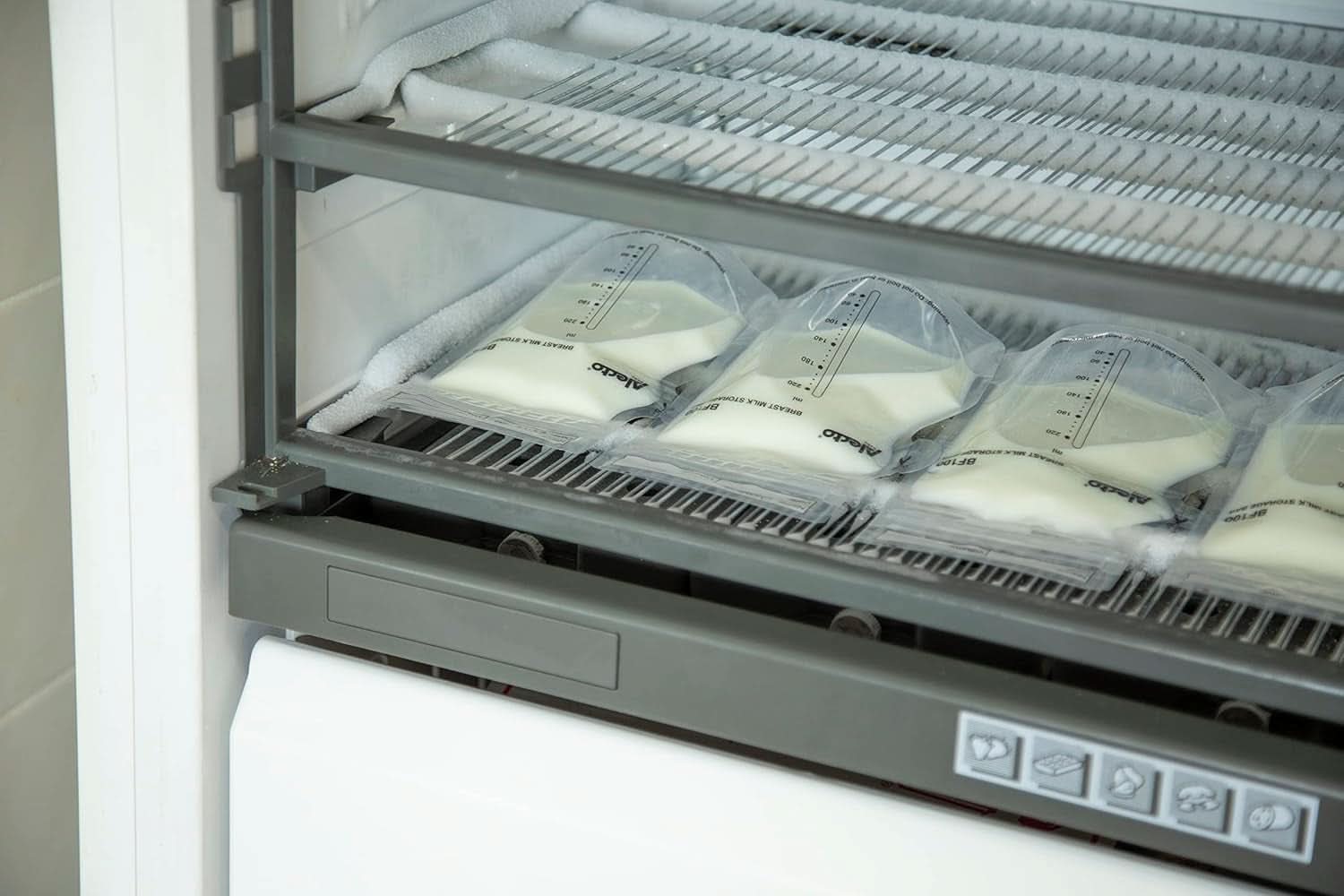 BF100 Aufbewahrungsbeutel für Muttermilch – Beutel für Muttermilch – Fassungsvermögen 220 ml – 100 Stück – Transparentes Lebensmittel- und Stillzubehör Bebe Naty Shop