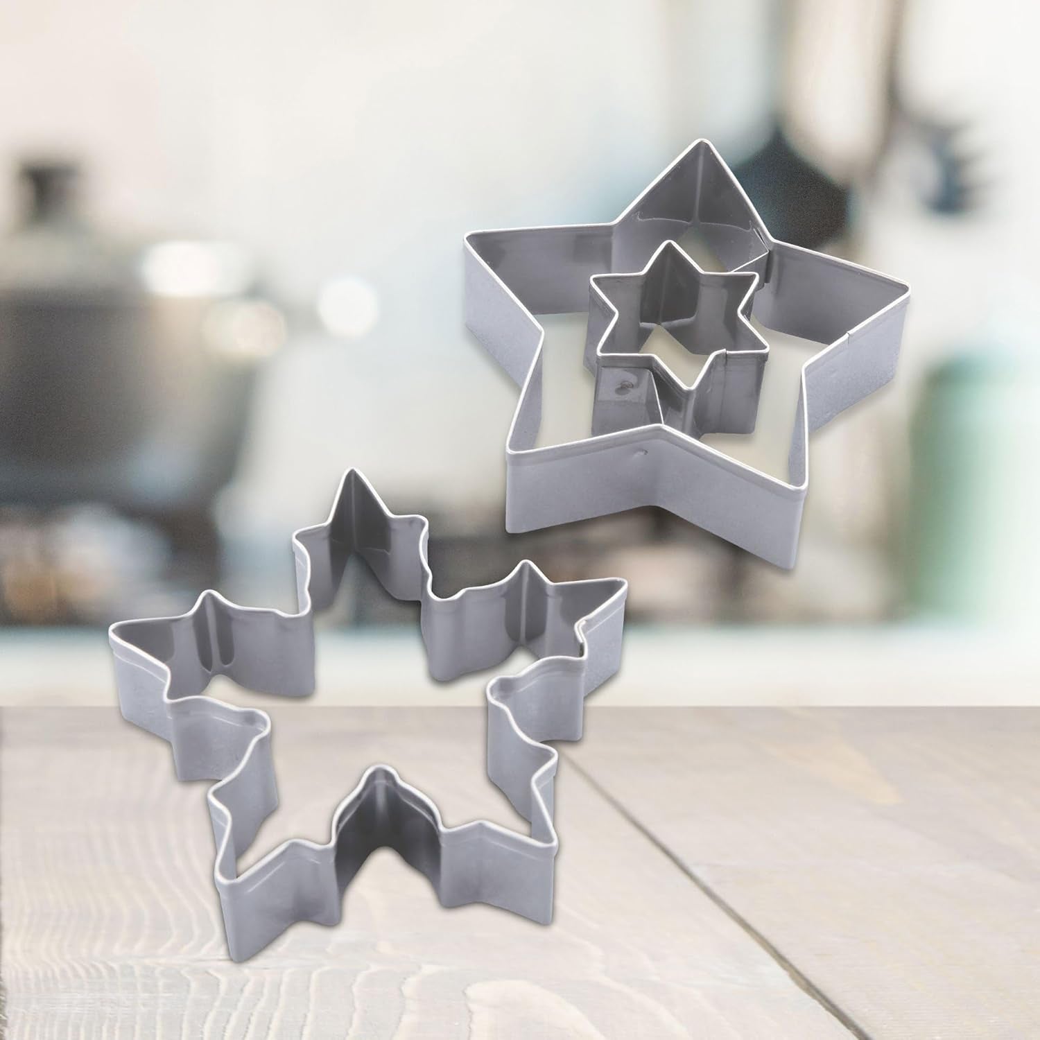 Set de forme pentru biscuiți Dr. Oetker Linzer Fulg de zăpadă și stea – 2 piese, perfecte pentru biscuiți de Crăciun, fabricate din oțel inoxidabil de înaltă calitate, rezistente la rugină, se pot spăla în mașina de spălat vase