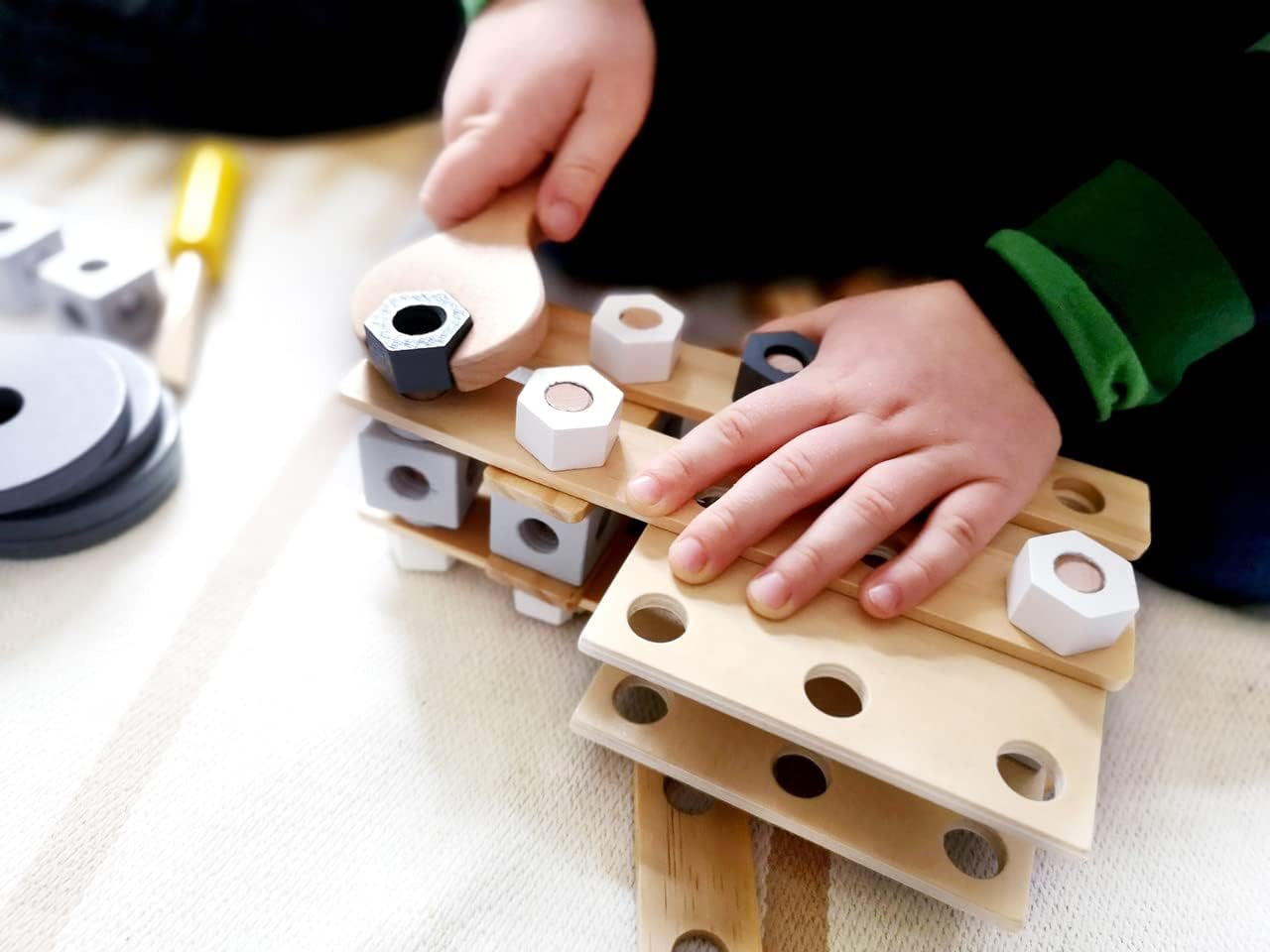 Small Foot Konstruktionsset Miniwob aus Holz, kreativer Bausatz mit Werkzeugen und Zubehör, ab 3 Jahren, 11810, Grau Gelb