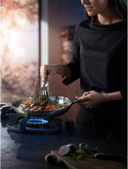 WMF Profi Resist Induktionspfanne 24 cm, Material mit Mehrschichtbeschichtung, Wabenstruktur, Edelstahlgriff, ofenfeste Töpfe und Pfannen Naty Shop