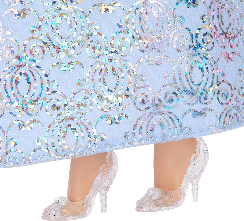 Mattel DISNEY Prințesa Cenușăreasa - Păpușă articulată cu ținută strălucitoare, pantofi detașabili și diademă, păr pieptănat pentru distracție de coafare, pentru copii cu vârsta de 3 ani și peste, HLW06