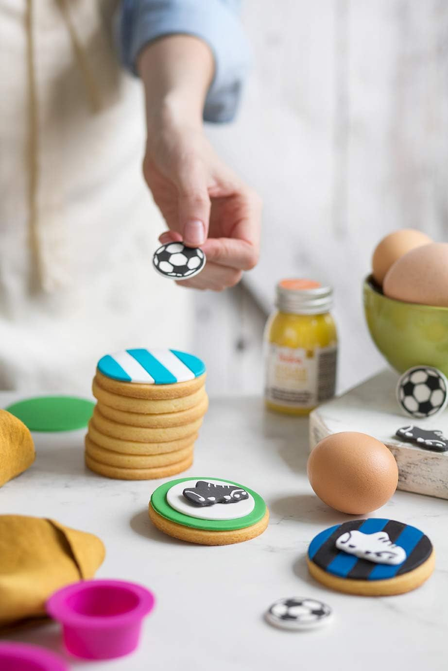 0255300 Set forme pentru biscuiți, rotunde-fine, 6 piese, 1,5/2,5/3,5/5/6,5/8 cm, 10 x 10 x 3 cm, roz