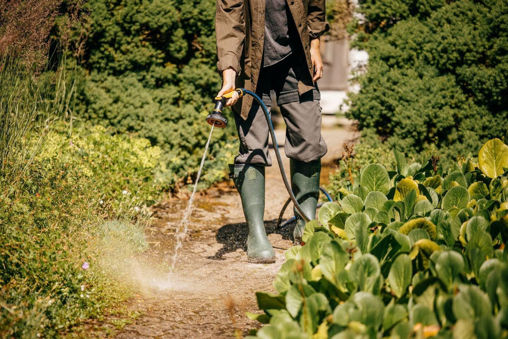 Furtun de grădină Fiskars ML, seria X, furtun de apă pentru udare manuală, 13 mm (1/2"), lungime: 25 m, racord universal, protecție UV, protecție la îngheț, rezistent la răsucire, albastru, 1076045