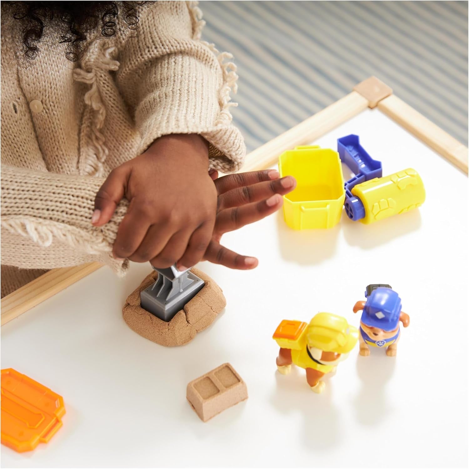 Rubble & Crew – Rubble & Mix Figuren-Actionfiguren-Set, 2 Bauspielzeuge und 85 g kinetischer Bausand, Spielzeug geeignet für Kinder ab 3 Jahren. Actionfiguren Naty Shop