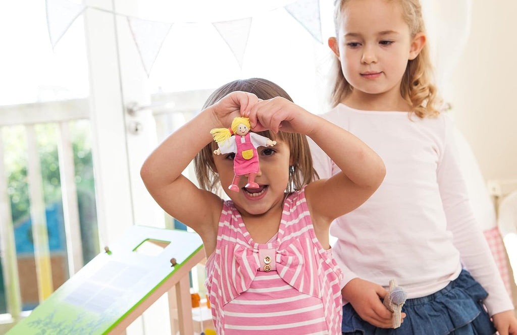 Familie de păpuși Hape Set de familie de păpuși premiat, accesoriu unic pentru case de păpuși din lemn, joc fantastic, 6 membri ai familiei de păpuși Papusi Naty Shop