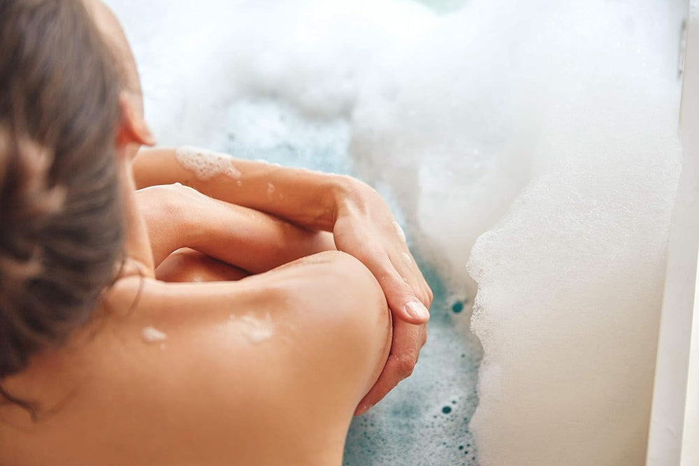 Kneipp Aromaschaumbad Kalte Jahreszeit, Badezusatz mit natürlichen ätherischen Ölen aus Eukalyptus und Minze, 400 ml Dusche und Bad Naty Shop