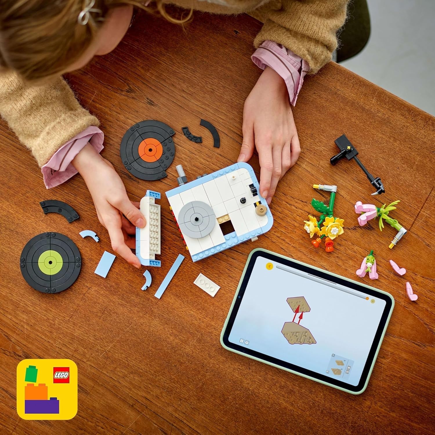 LEGO Creator 3In1 Disc-Player mit Blumen – umwandelbares Spielzeug in ein Radio oder Mikrofon – Musikspielzeug für Kinder – kreative Geschenkidee für Mädchen und Jungen ab 8 Jahren 31172 Bausets Besuchen Sie den LEGO-Store