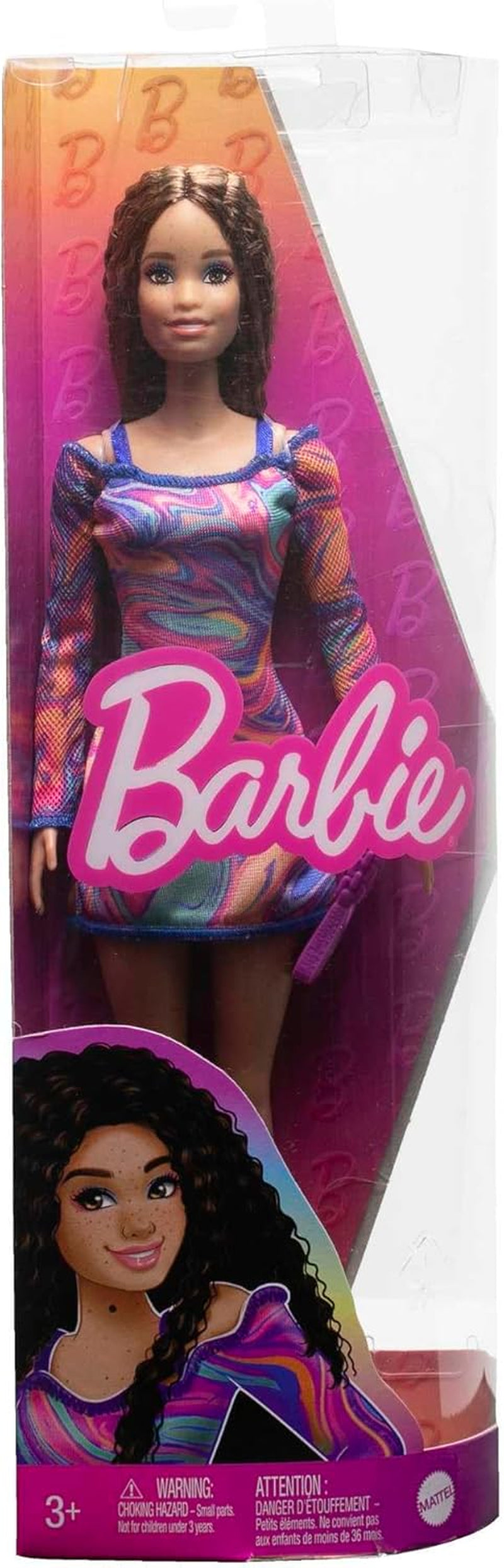 Păpușa Barbie Fashionistas nr. 206 - Păr ondulat și pistrui - Rochie modernă cu marmură curcubeu, geantă de umăr și pantofi verzi - pentru copii cu vârsta de 3 ani și peste, HJT03