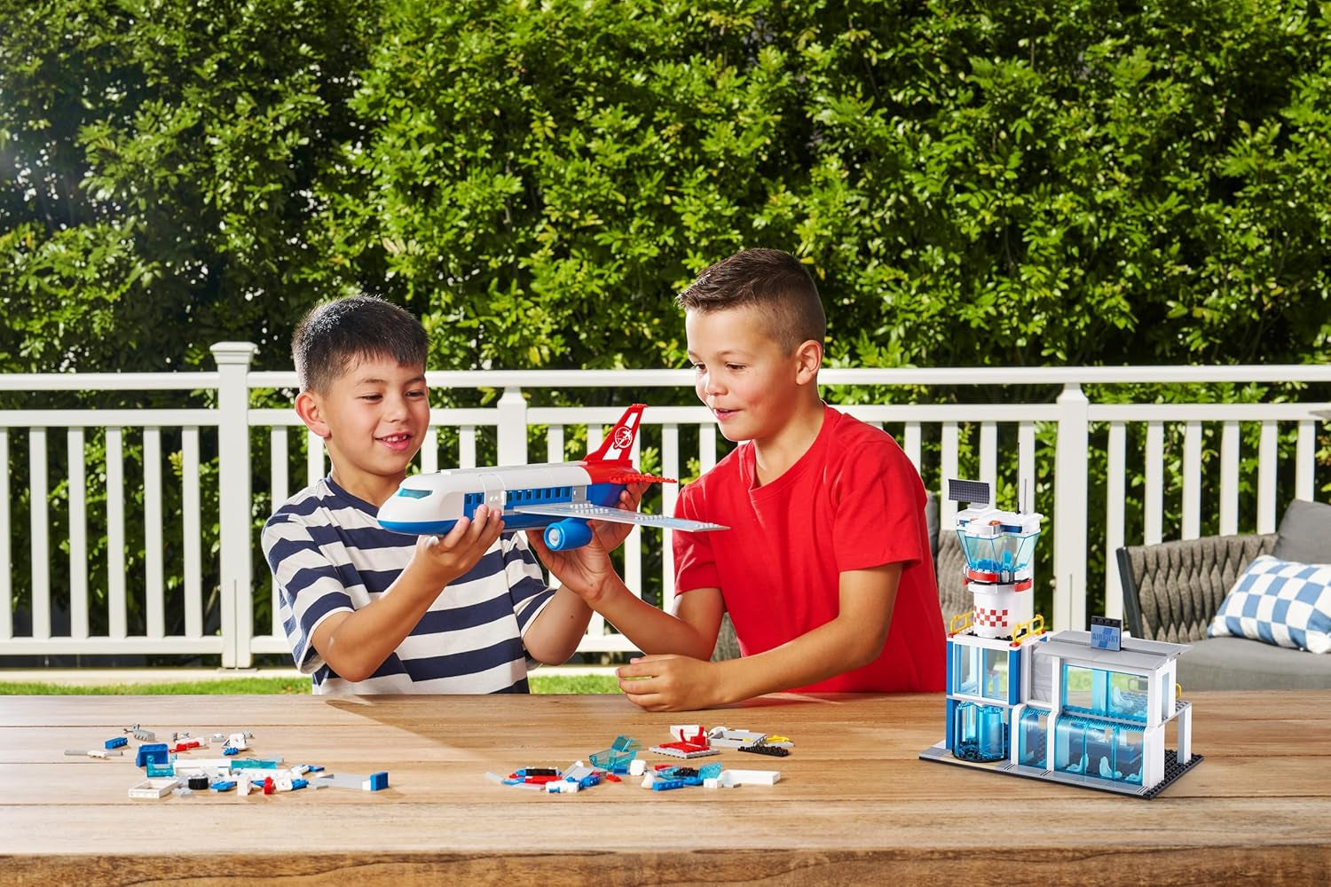 MAX Adventure Spielset Flughafen (793 Teile) Bausteine ​​Spielzeug für Kinder ab 5 Jahren Fahrzeuge Auspacken Unpacking