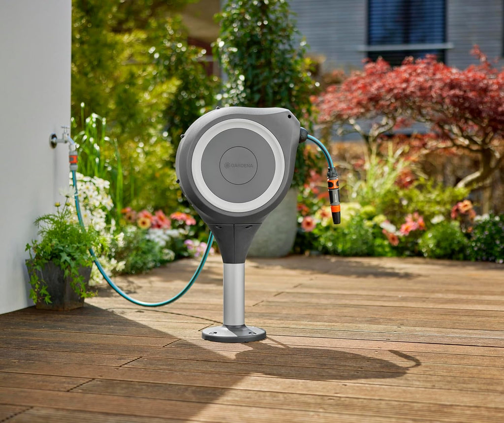 Cutie furtun terasă Gardena RollUp M: Cutie rezistentă la intemperii cu tehnologie de rulare și furtun de 20 m, pentru udarea grădinilor de dimensiuni medii cu terasă, înfășurare automată, albă (18615-20)