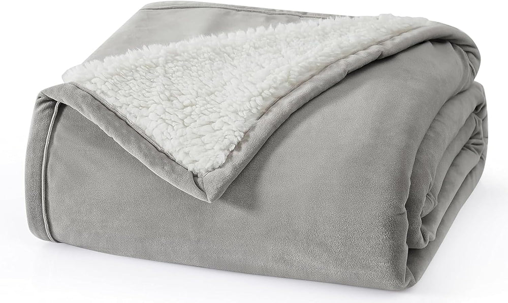 UGG 01465 Bliss Sherpa-Überwurfdecke, vollständig wendbar für Couch oder Bett, maschinenwaschbar, pflegeleicht, weicher Plüsch, übergroße Luxusdecken, 178 x 127 cm, Seal Naty Shop Bettdecken und Steppdecken