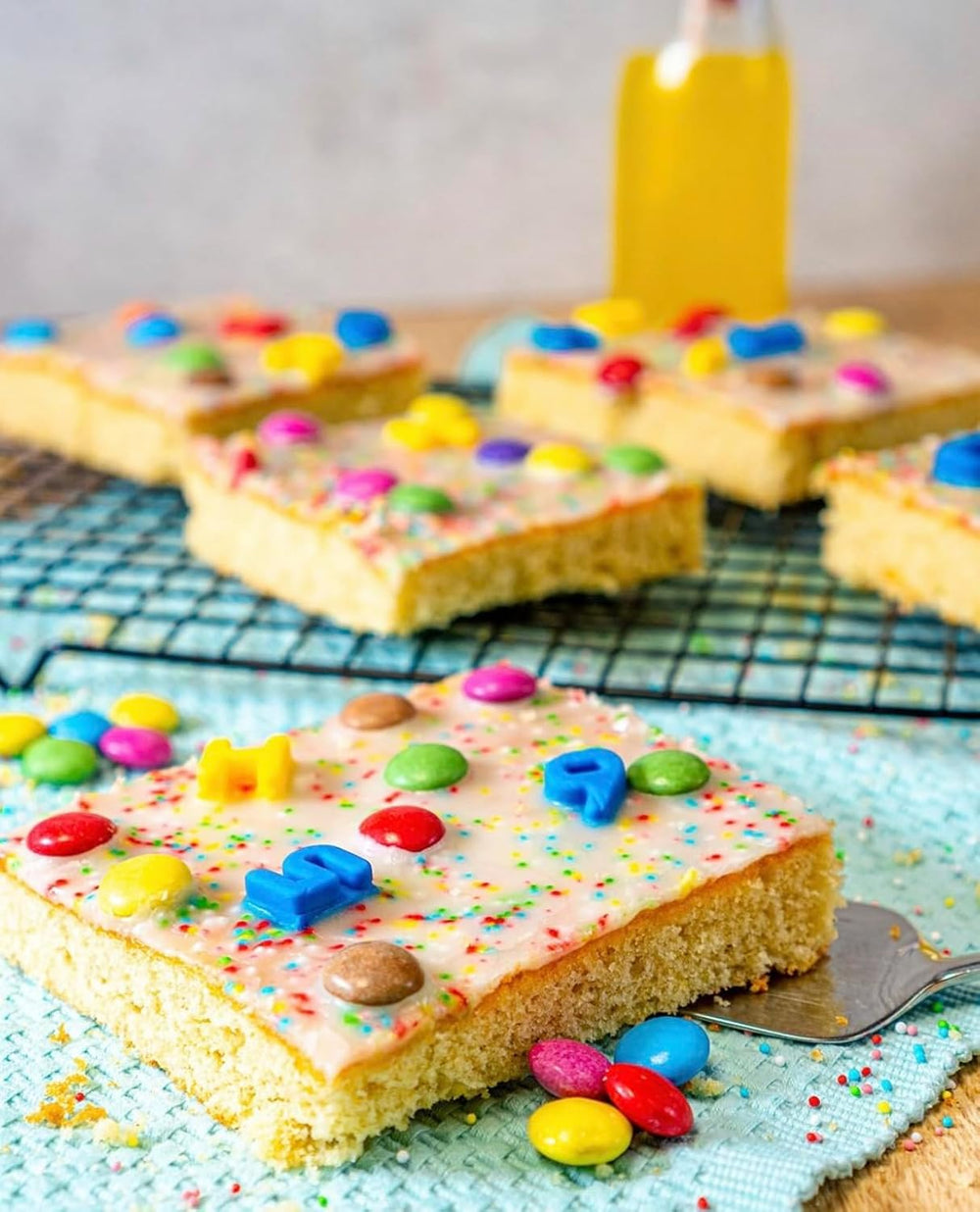 RUF Love Chocolate Schoko-Linsen-Dekorationen, hergestellt aus feiner Vollmilchschokolade mit einer knusprigen und bunten Zuckerglasur, 75 g pro Packung