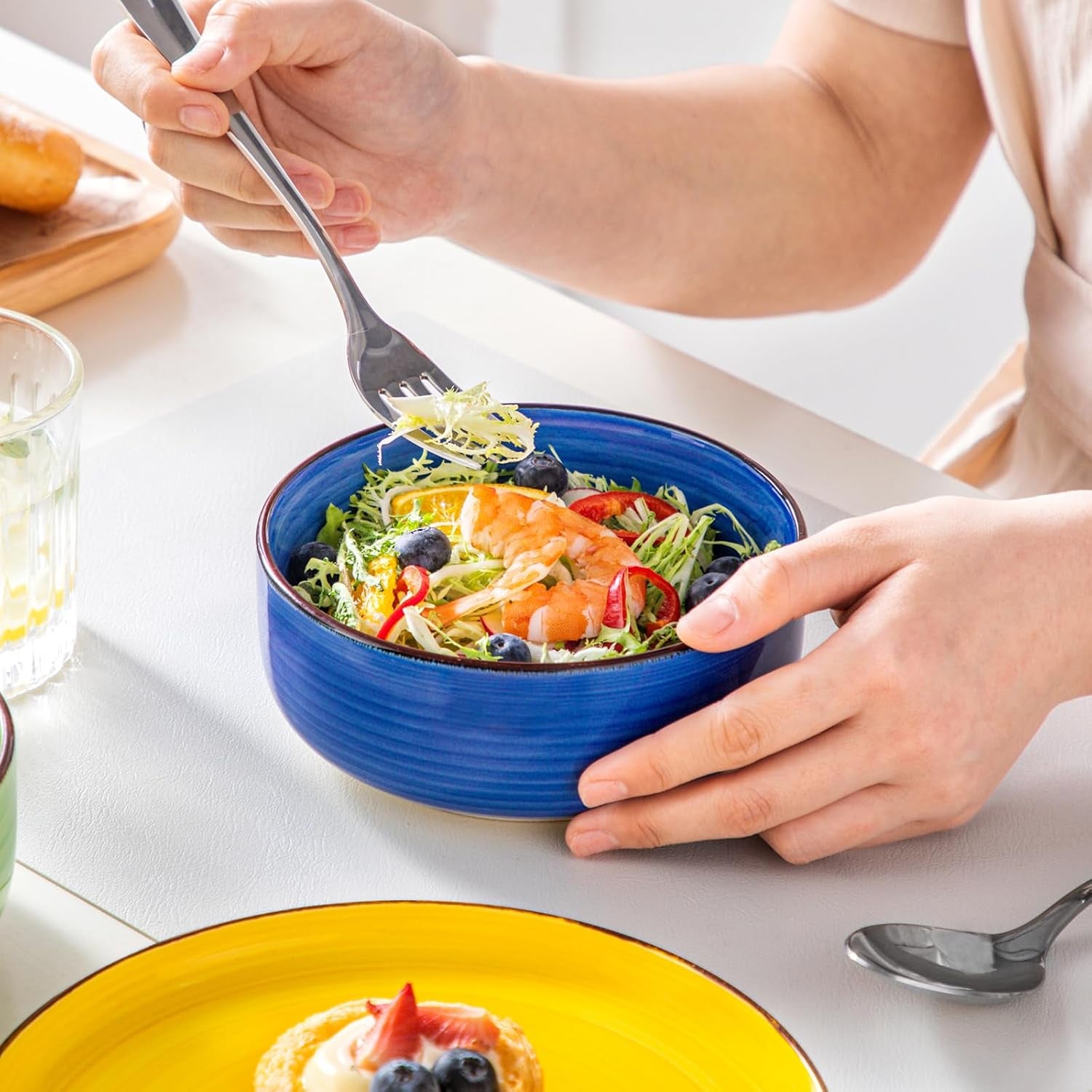 Set de veselă pentru 6 persoane, serviciu de cină din gresie Vancasso Bonita cu 18 piese, set bol și farfurie, serviciu rotund combinat cu 6 farfurii de cină, farfurii de salată și boluri fiecare