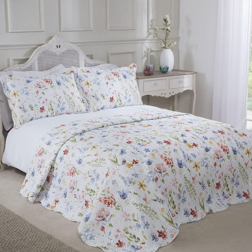 Emma Barclay Spring Meadow Floral gestepptes Tagesdecken-Set. Spring Meadow Tagesdecke für Doppelbett, mehrfarbig, Polyester-Betten und Decken. Emma Barclay Doppelbett