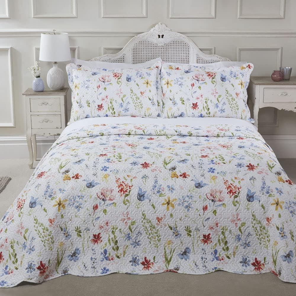 Emma Barclay Spring Meadow Floral gestepptes Tagesdecken-Set. Spring Meadow Tagesdecke für Doppelbett, mehrfarbig, Polyester, Emma Barclay Betten und Decken