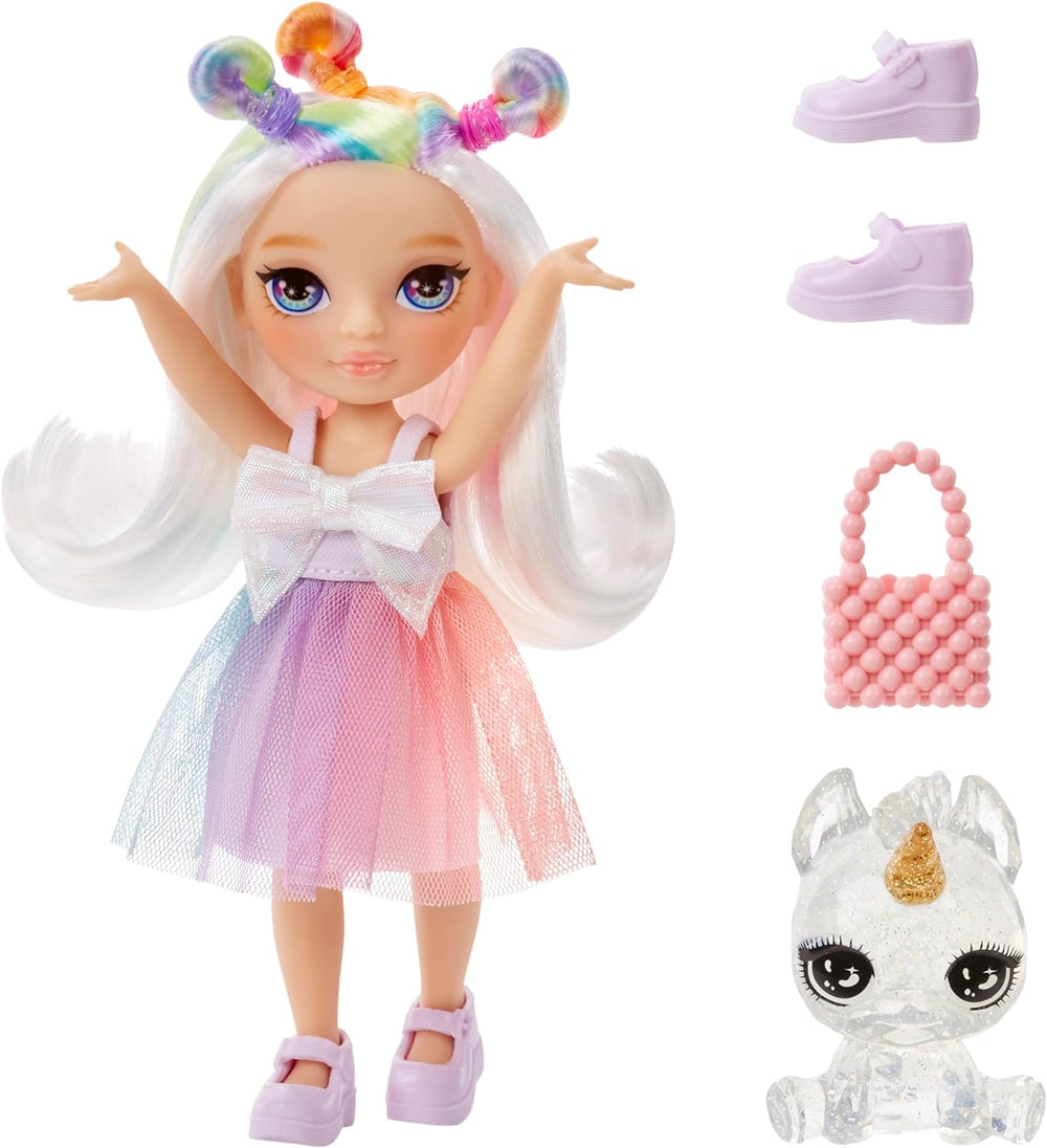Rainbow High Littles - Opal Raine - Păpușă de modă mică, articulată - Păpușă de 14 cm în culorile curcubeului cu geantă și unicorn magic - pentru copii și colecționari, Curcubeu