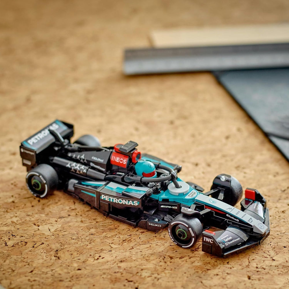 LEGO Speed Champions Mercedes-Amg F1 W15 Rennwagen – Formel-1-Minifigurenspielzeug – Automodell zum Sammeln und Zusammenbauen – Geschenk für Jungen und Mädchen ab 10 Jahren oder erwachsene Fans 77244 Bausätze Besuchen Sie den LEGO-Store