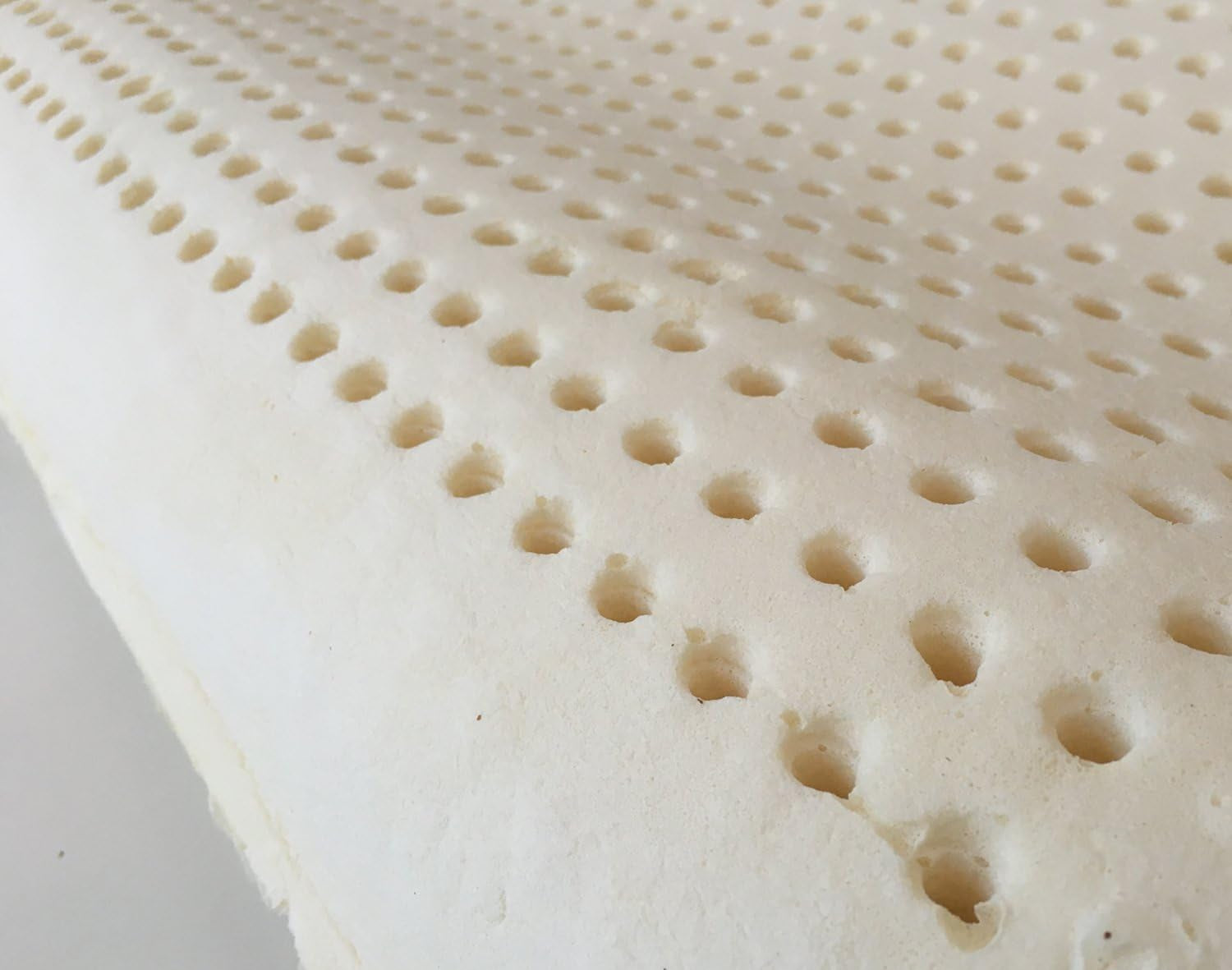 Pernă din latex natural Model Double Wave - Pernă din latex perforată Ultra respirabilă Recuperare naturală și sănătoasă - Cel mai înalt confort Ergonomic Antibacterian - 100% Made in Italy Perne standard Naty Shop