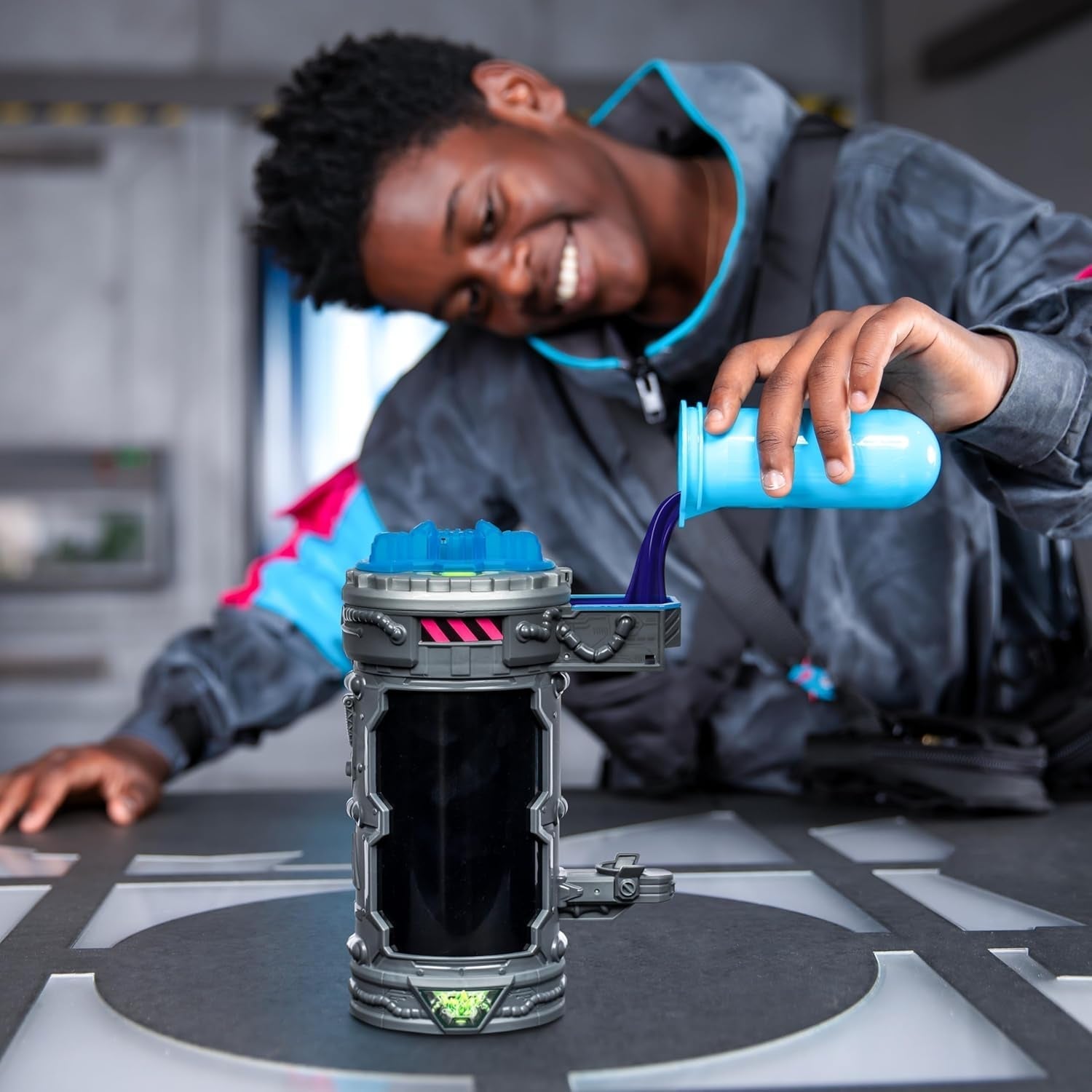 Umzugsunternehmen; Bewegen Sie das ultimative Biest. Erleben und erschaffen Sie die Actionfigur Stealth Panther von Mrbeast. 3 zum Sammeln, Iconic Panther, Stealth Panther, Metallic Panther Actionfiguren Naty Shop