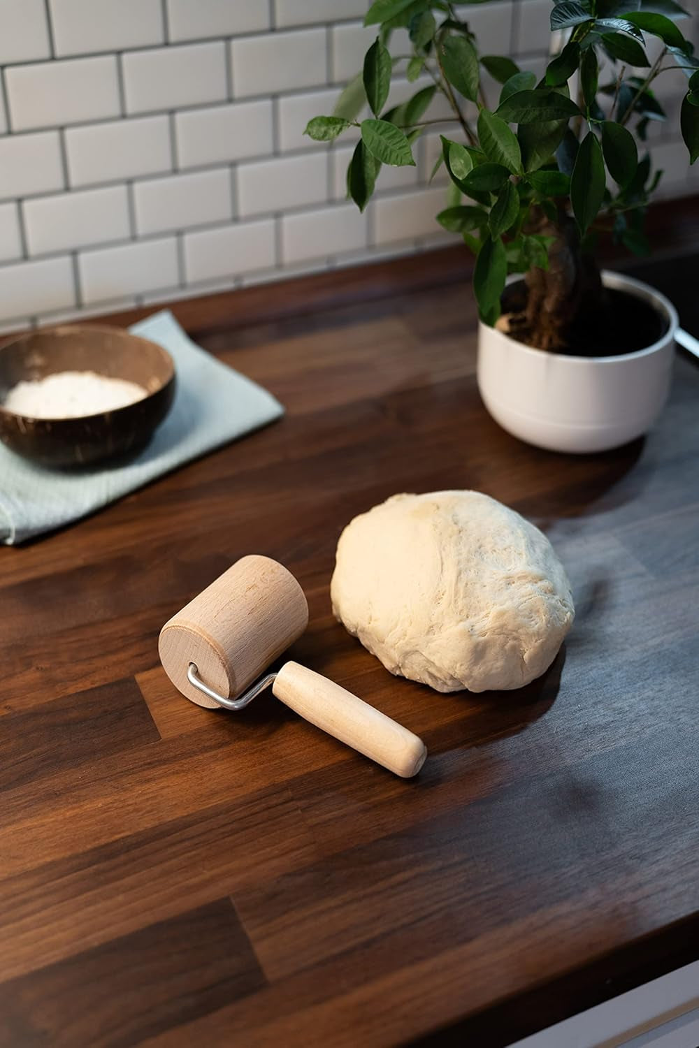 Chinchilla® Backblechroller/Teigroller zylindrisch aus Buchenholz | Der stabile Helfer für die Küche | Hergestellt in Deutschland | Nachhaltige Qualität aus Deutschland | 18 x 5 cm
