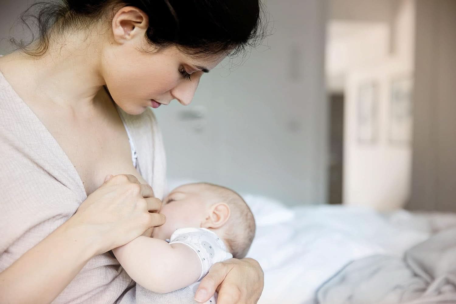 Muttermilchbehälter NIP First Moments 150 ml, 4 Stück: stapelbar und auslaufsicher Zubehör Essen und Stillen Bebe Naty Shop