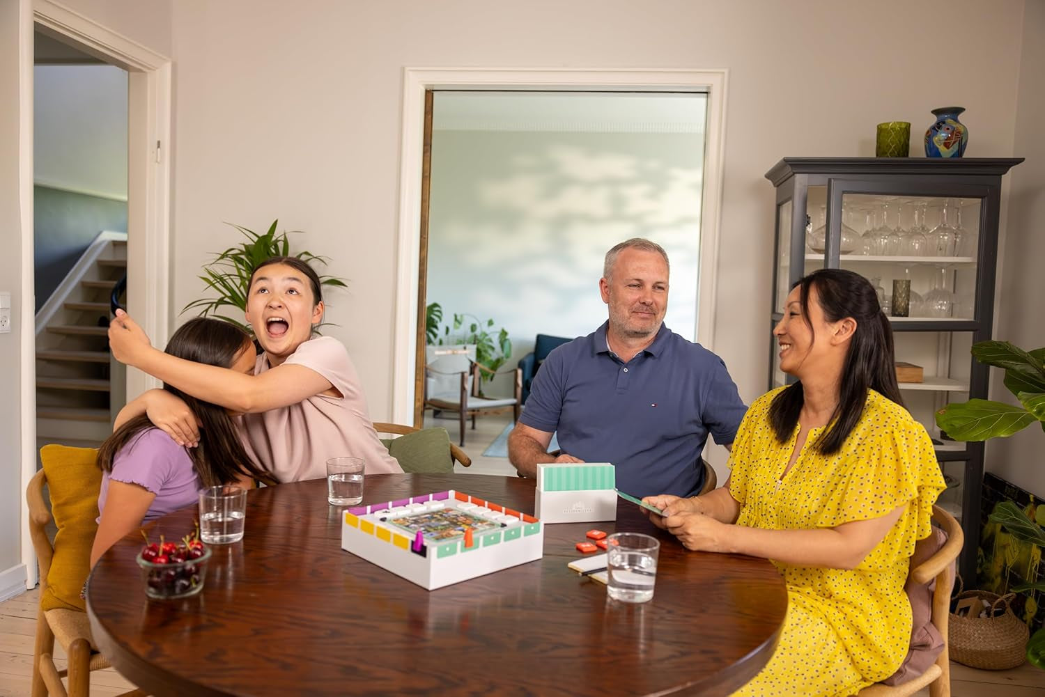 Bezzerwizzer Studio, BEZZERWIZZER Family, Gesellschaftsspiel, Quizspiel, 2+ Spieler, ab 10 Jahren, 45 Minuten, Deutsch