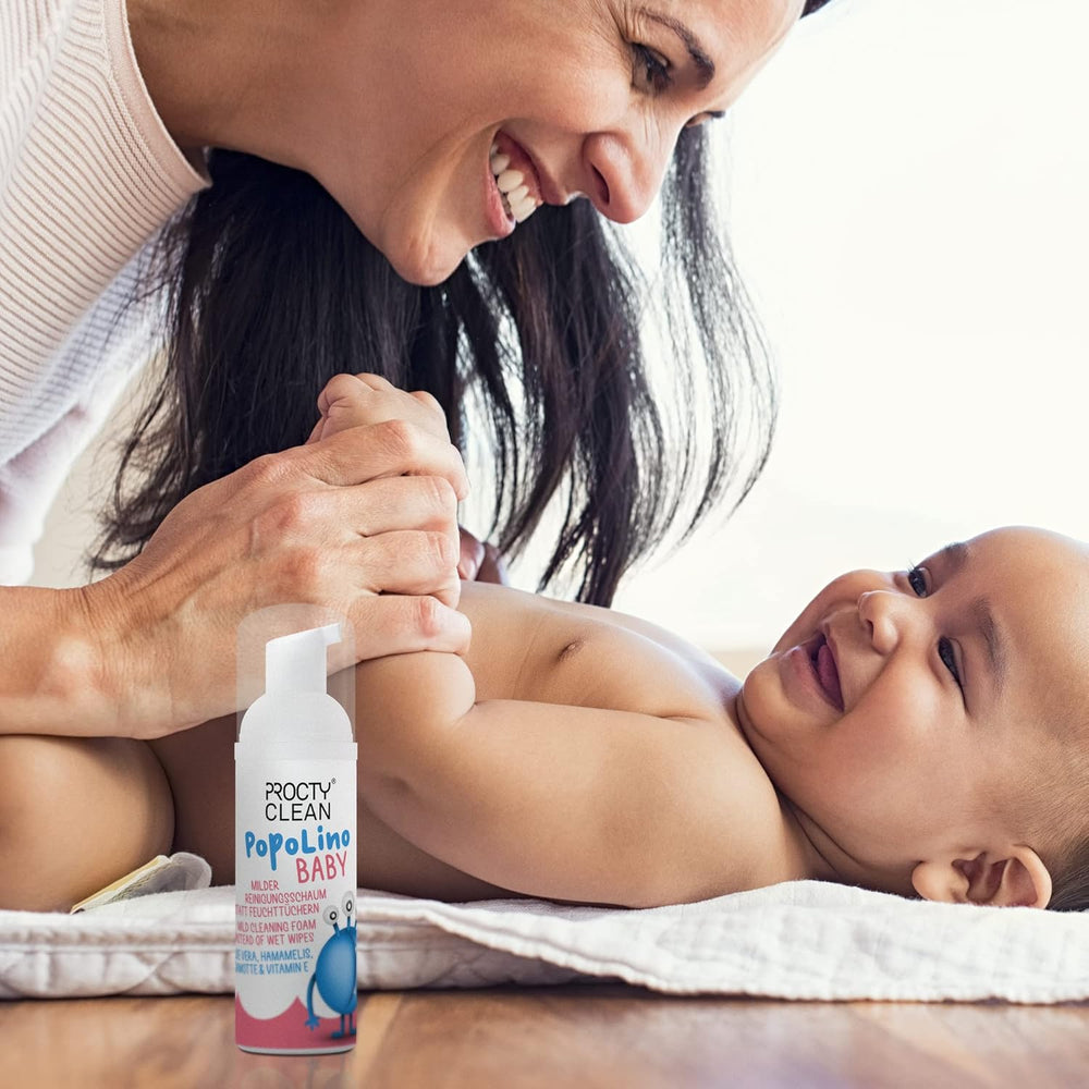 PopoLino Baby-Schaumstoff mit weicher Unterseite anstelle nasser Babytücher. Veganer und natürlicher kosmetischer Reinigungsschaum! Poschaum mit Aloe Vera, Hamamelis, Bergamotte und Vitamin E. Macht Po und Umwelt glücklich.