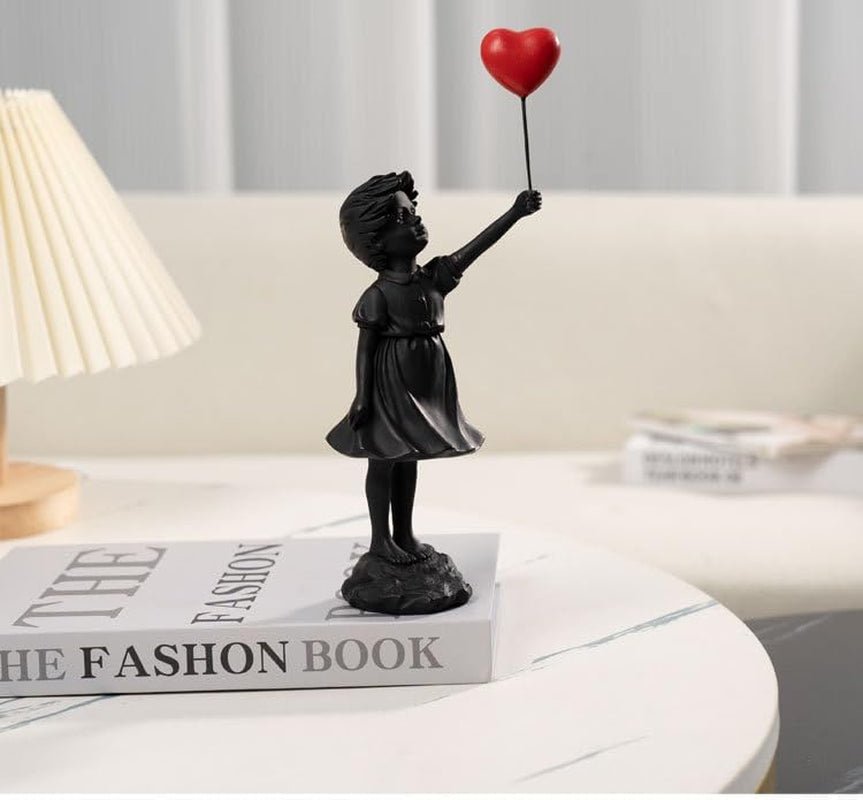 Fată drăguță cu balon, sculptură din rășină, statuie pentru decorațiuni interioare, statuie Banksy, fată cu inimă roșie, figura balon, sculptură de artă modernă pentru masă, raft, decor Statuete si sculpturi Naty Shop