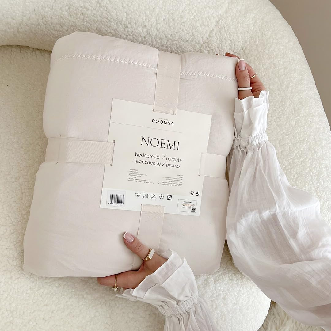 ROOM99 Noemi Elegante Tagesdecke in Creme 170 x 210 cm. Vielseitige Tagesdecke als Tagesdecke oder Sofa. Überwurfdecke für Bett und Sofa. Quilt-Stil. Ideal als Tagesdecke. Betten und Decken. Besuchen Sie den ROOM99-Store