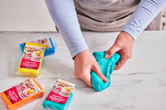 FunCakes Maroon Brown fondant laminat: ușor de utilizat, neted, flexibil, moale și pliabil, perfect pentru decorarea prăjiturilor, halal, kosher și fără gluten, 250 g Pasta de zahar Naty Shop