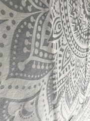 Tapiserie indiana mandala alb argintiu camera estetic panza Casa - Accesorii si Decoratiuni Naty Shop